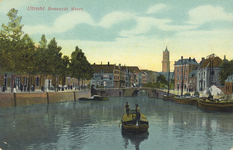 2068 Gezicht op de Stadsbuitengracht te Utrecht met links de Bemuurde Weerd O.Z., rechts de Nieuwekade en op de ...
